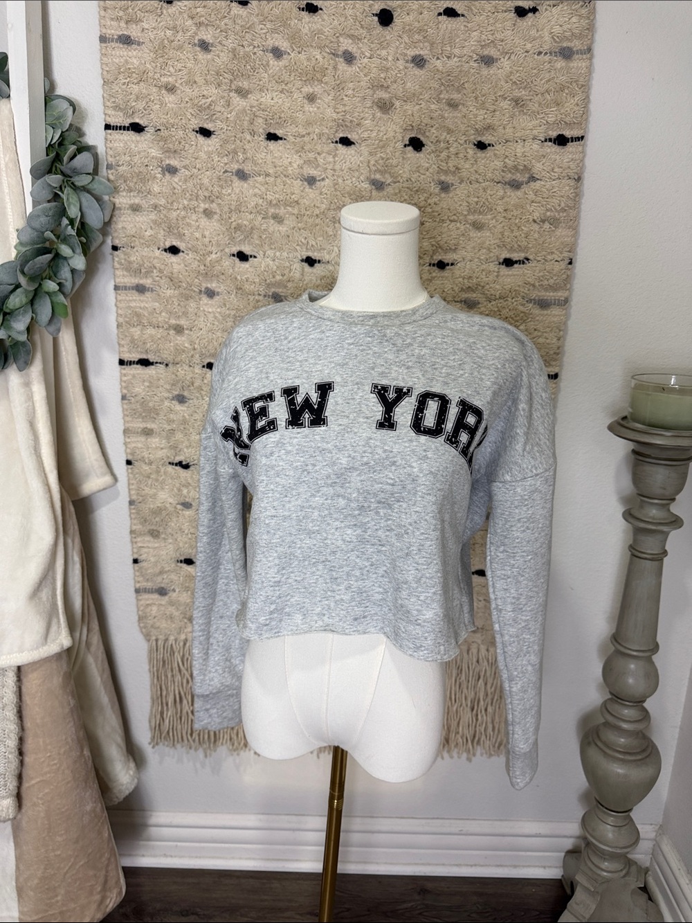 Abound Light Gray Cropped 'New York' Crewneck Sweatshirt size xs